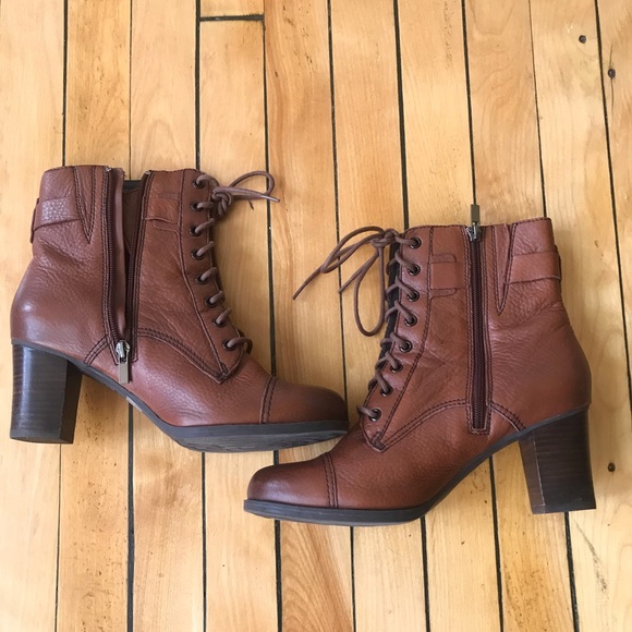 Clark’s Lace-up Booties - Picture 3 of 6